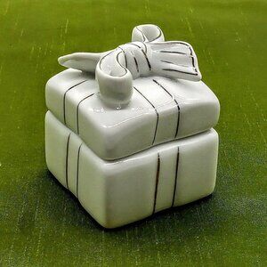 Beverly Clark Silver Bow Porcelain Trinket Box